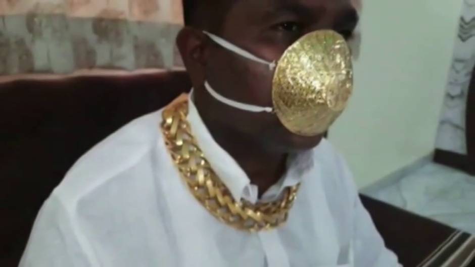 Un hombre encarga en la India una mascarilla hecha de oro puro contra la COVID-19