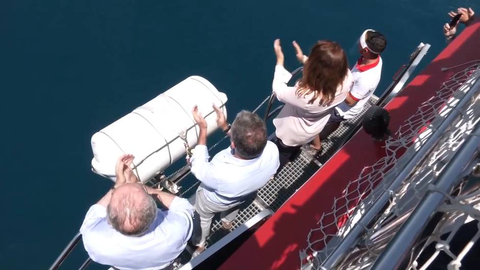 Liberan una tortuga de 53 kilos en Málaga con la participación de la Junta