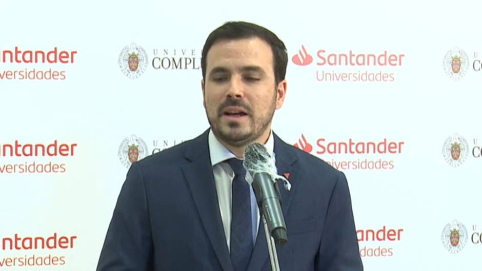 Garzón dice que "se equivocan" quienes creen que "proteger todo lo que hace la monarquía...es proteger a España"