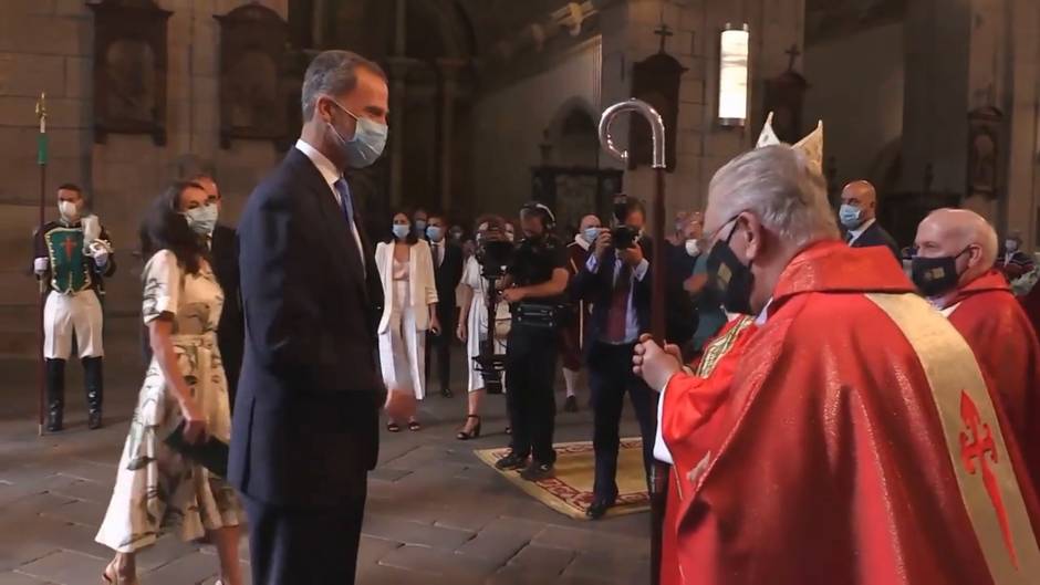 El Rey protagoniza una Ofrenda al Apóstol marcada por la Covid-19