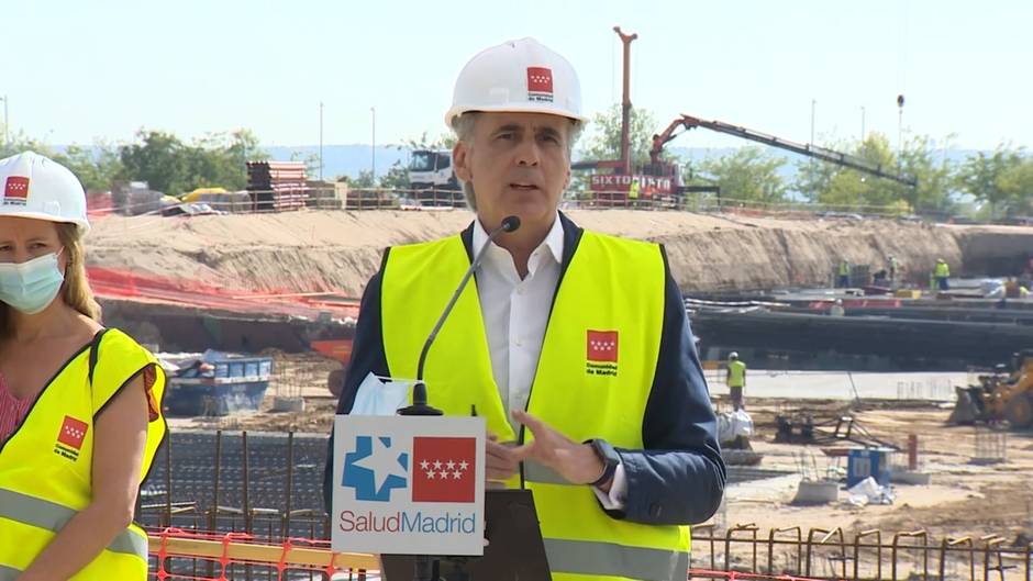 Escudero destaca los "planes de elasticidad" de los centros sanitarios