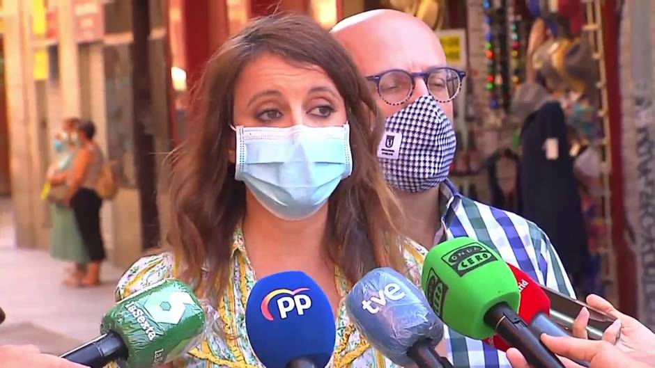 Levy ve "positiva" la prohibición de fumar en espacios públicos