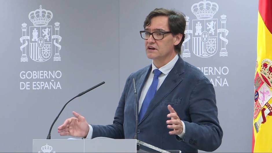 Sanidad prohíbe fumar en la calle ante el avance del COVID-19