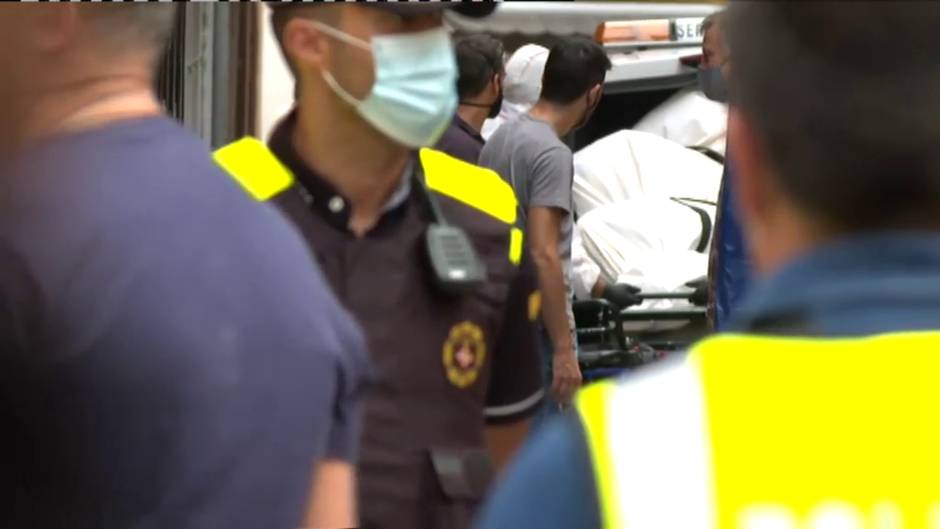 Tres muertos y un herido crítico en el incendio de un bajo en Barcelona