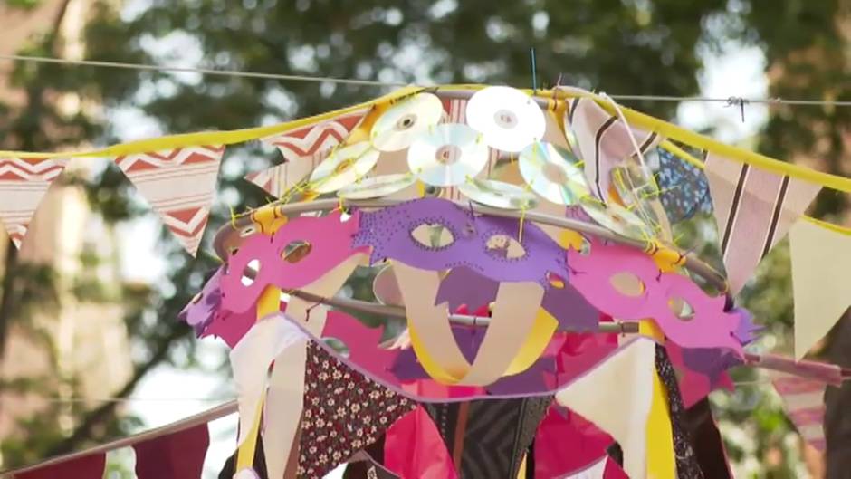 Las calles del barrio barcelonés de Gràcia se visten de fiesta a pesar de la pandemia