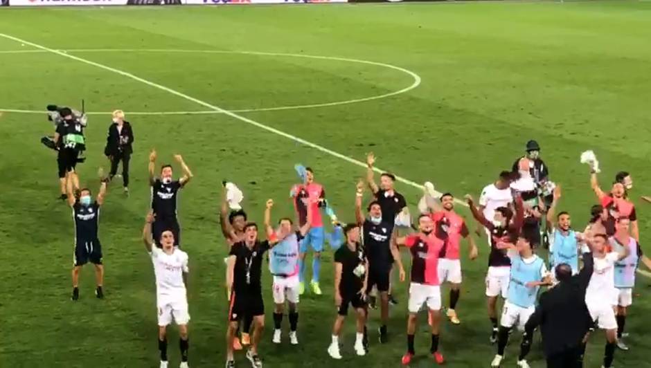 Fiesta del Sevilla FC en Colonia tras meterse en la final de la Europa League