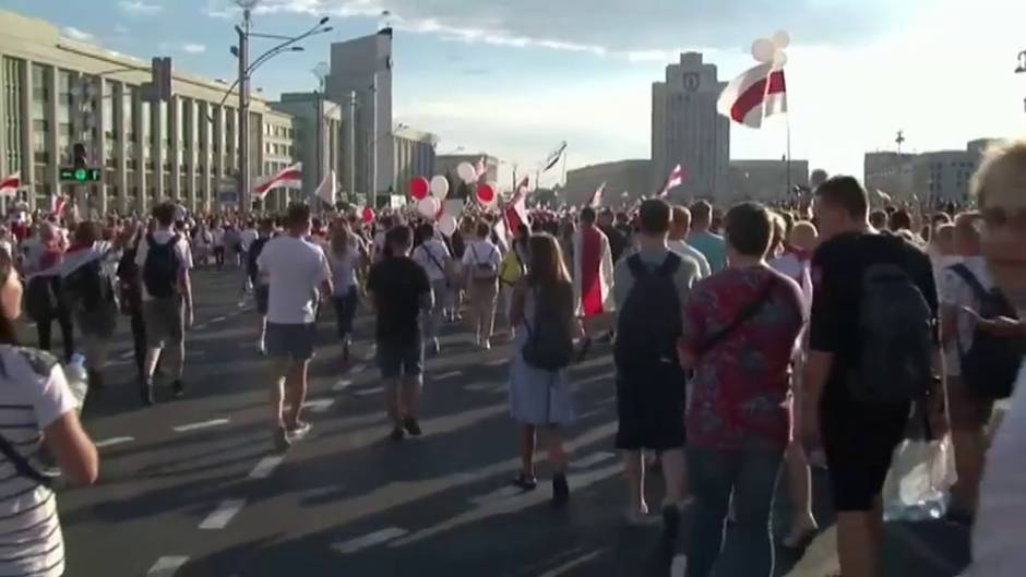 200 mil personas piden en Misnk la repetición de las elecciones