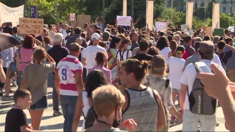 Expertos reaccionan a la concentración contra el uso obligatorio de la mascarilla