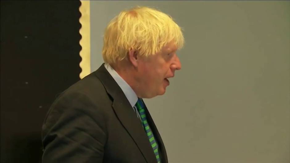 Boris Johnson recomienda el uso de las mascarillas en los centros de educación secundaria