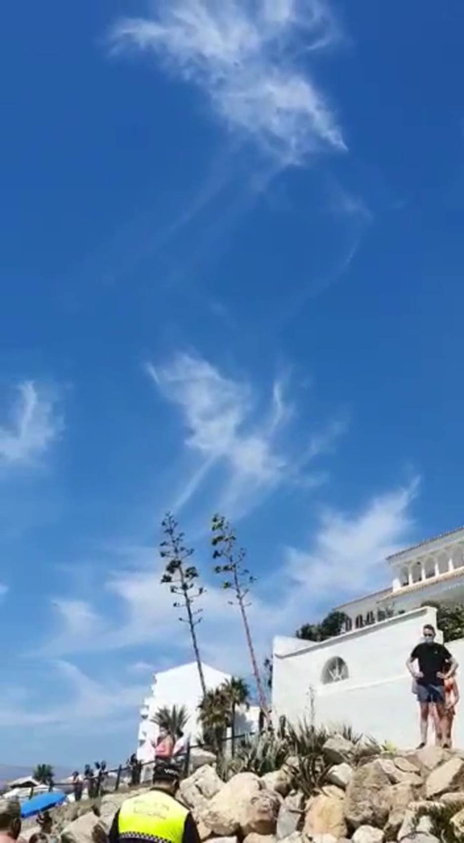 Dos motos de agua cargadas de droga irrumpen en la playa de Marbella