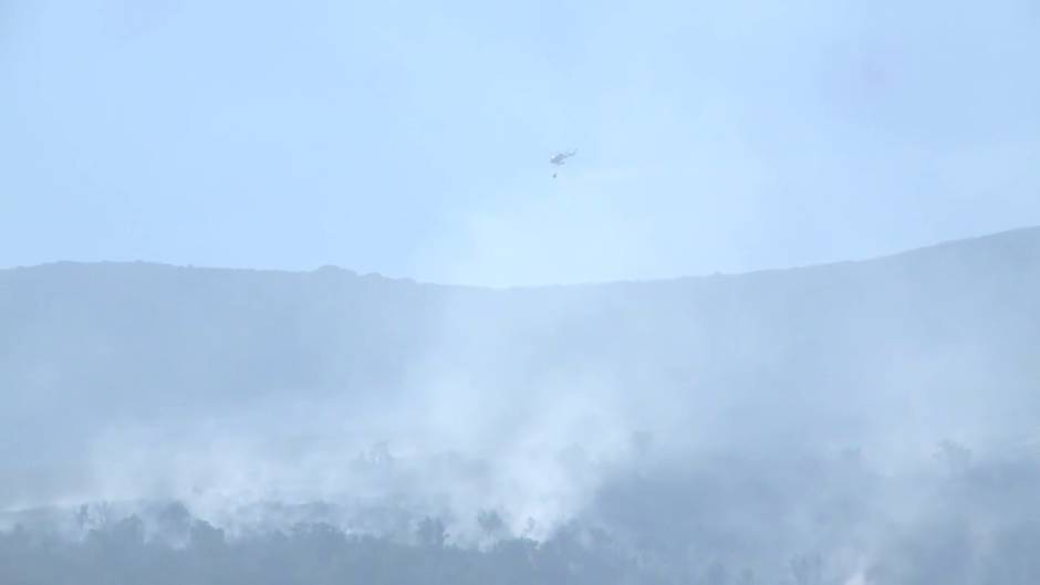 Continúa activo el incendio forestal que afecta al Jerte y la Vera