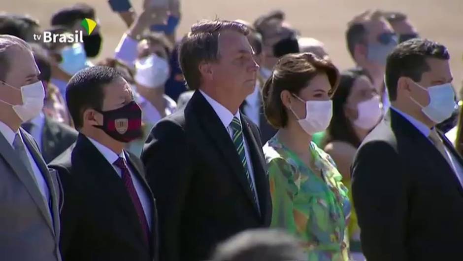 Bolsonaro celebra la independencia de Brasil sin mascarilla ni distancia social