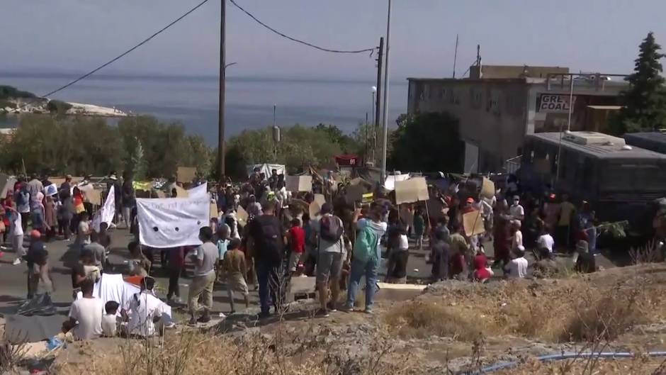 Grecia inicia el traslado de parte de los migrantes afectados por el incendio en Moria