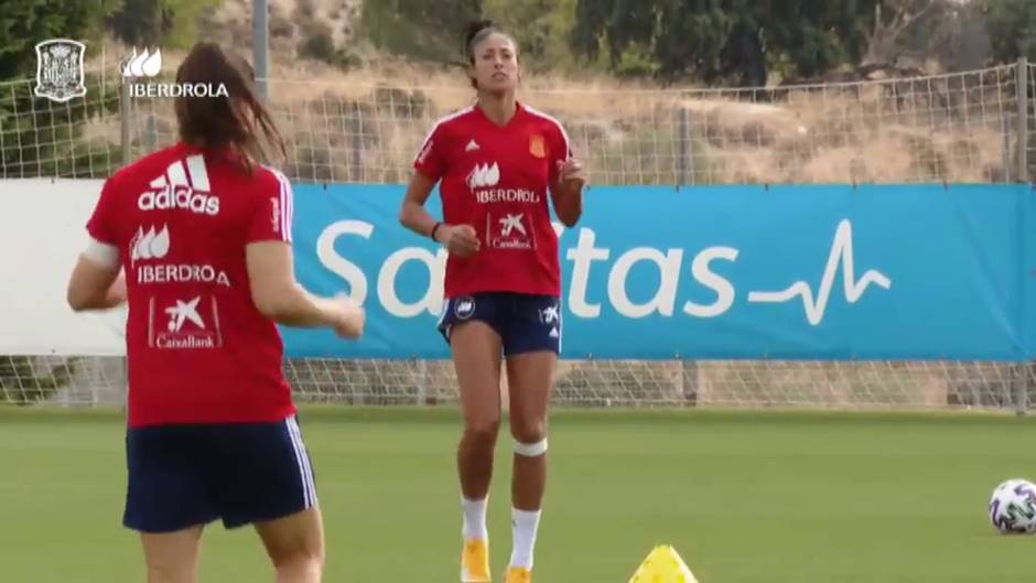 Lola Gallardo abandona la concentración por un test de COVID-19 sospechoso