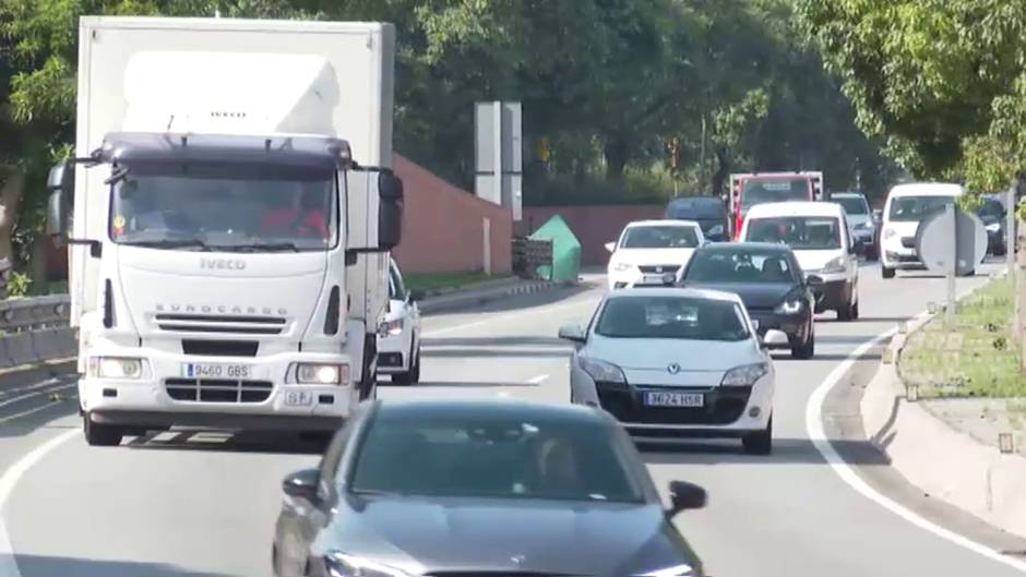 Barcelona pone coto a los coches viejos en el centro de la ciudad