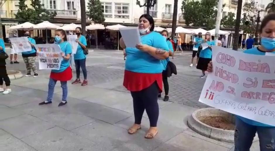 Protesta de mujeres ante el Ayuntamiento