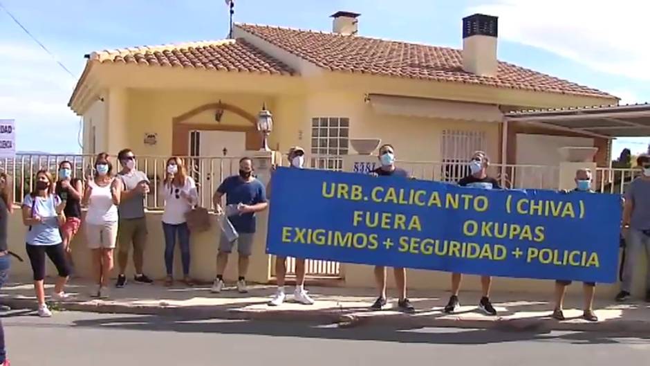 Manifestación en Chiva, Vqalencia, en contra de los okupas.