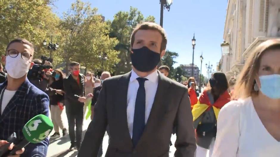 Pablo Casado abandona el acto del día de la Hispanidad entre reproches por no apoyar a Vox