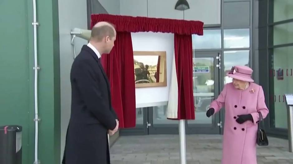 Primer acto de la Reina de Inglaterra desde marzo al que asistió sin mascarilla