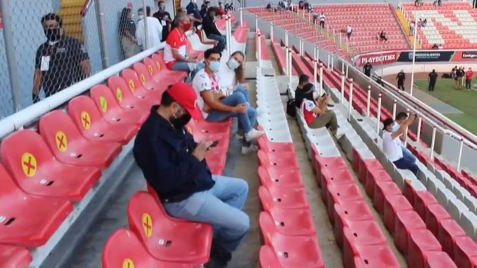 Crónica de una noche mágica, vuelven los aficionados al fútbol mexicano