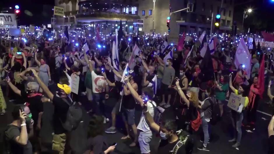 Decenas de miles de personas protestan contra Netanyahu en Israel