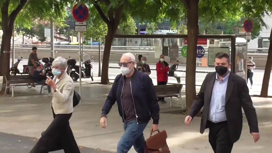 Josep María Mainat llega a los juzgados y se reencuentra, por primera vez, con Ángela