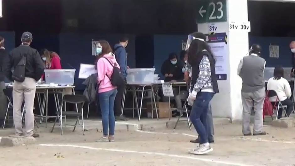 Chile decide en referéndum si dice adiós a la Constitución de Pinochet