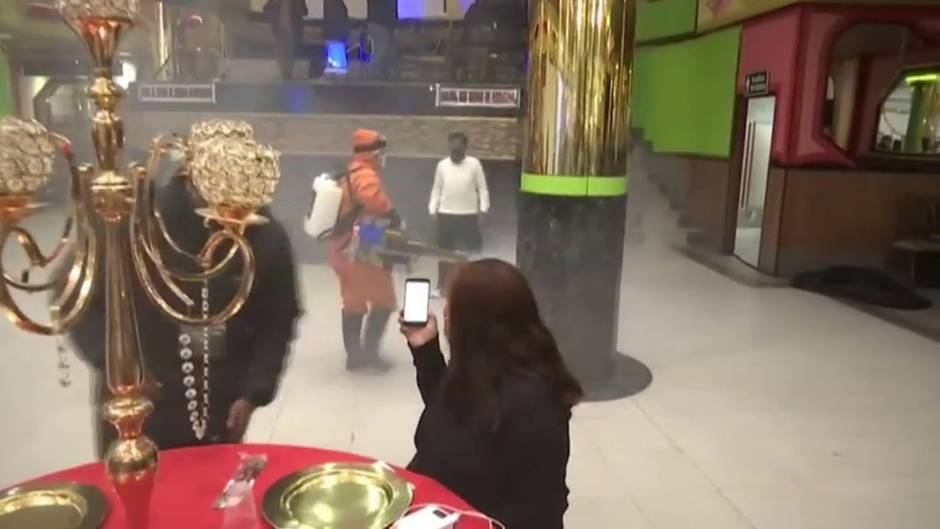 Reabren en Bolivia los salones de baile tan apagados durante la pandemia