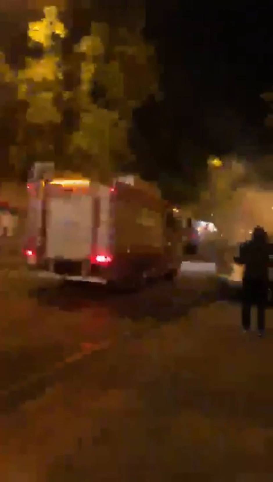 Vandalismo en Pino Montano en protesta por el toque de queda