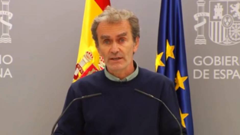 Simón asegura que la situación en las UCI "todavía no es grave"