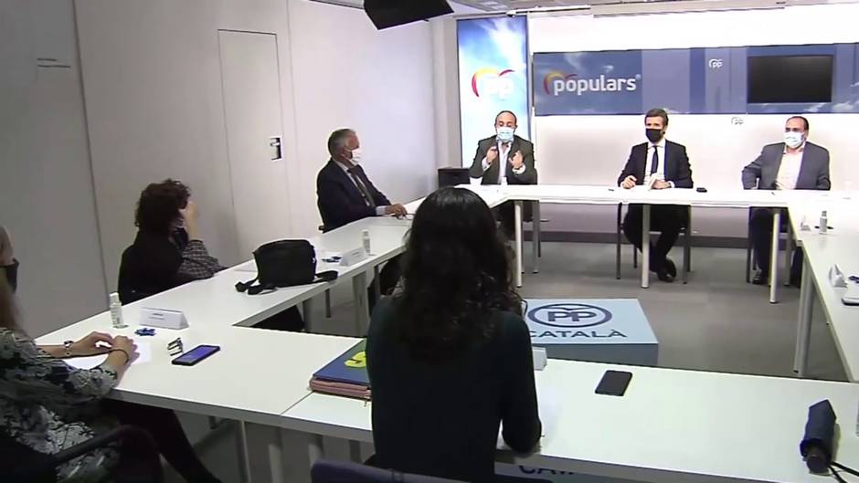 Casado se reúne con defensores del bilingüismo en Cataluña