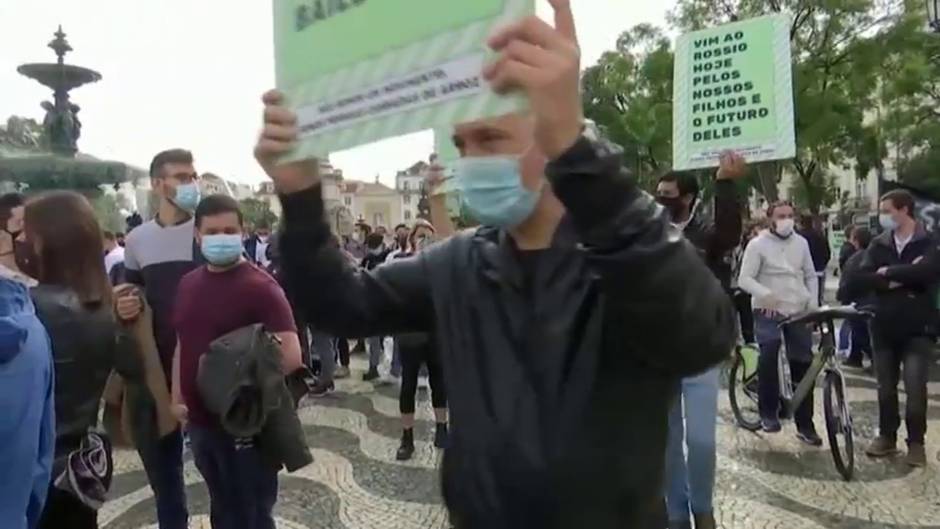 Cientos de hosteleros protestan en Lisboa contra las nuevas restricciones del Gobierno