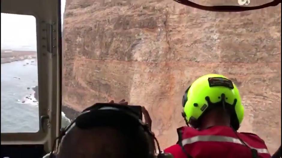 Reanudan los trabajos de rastreo en el desprendimiento de Argaga (La Gomera)