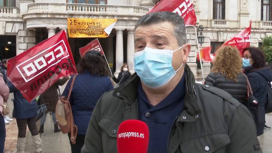 Empleados denuncian "descontrol" de empresa de limpieza de colegios