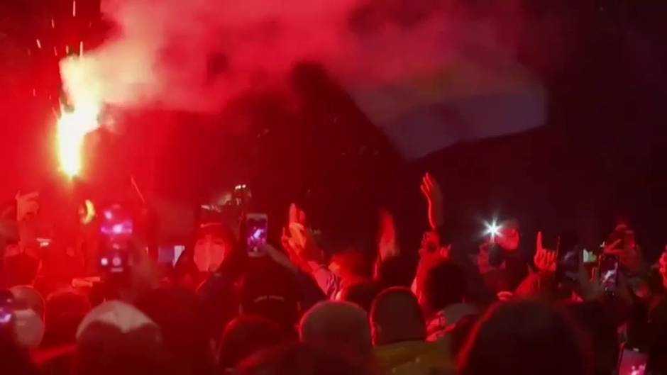 Los tifosi del Napoli rinden tributo a Maradona en San Paolo