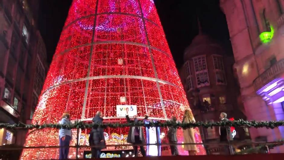 Vigo enciende su árbol de Navidad