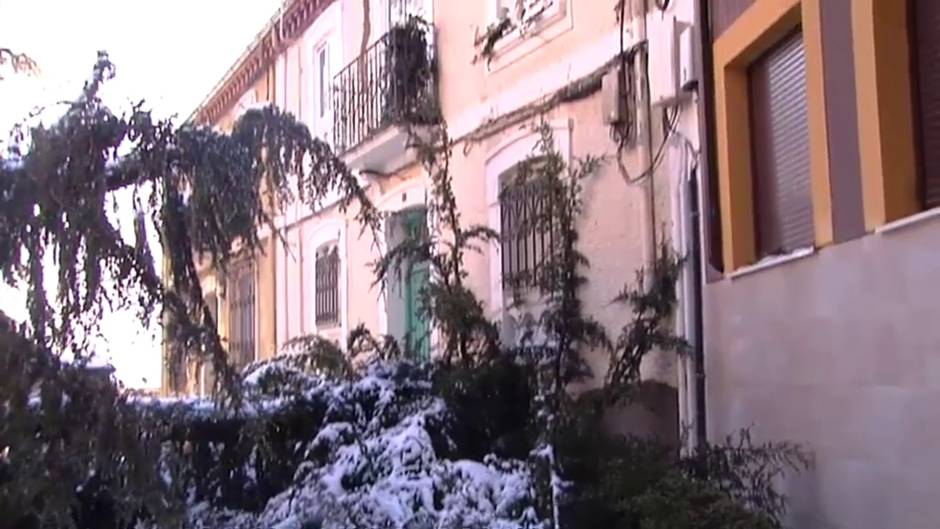 La acumulación de nieve causa estragos en Jaca