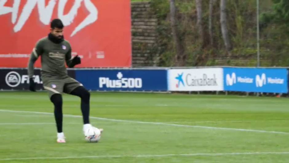 Diego Costa vuelve a entrenarse tras estar de baja por una trombosis