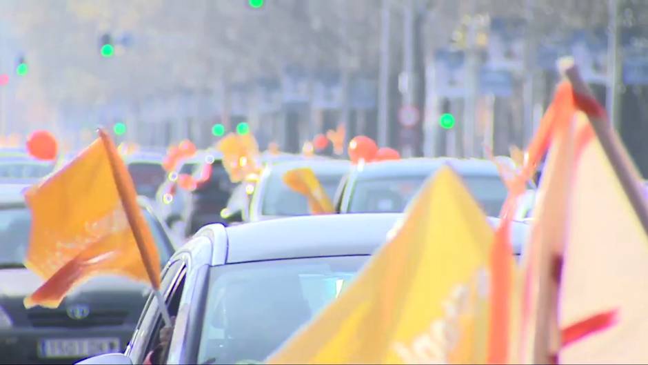 La concertada llena de coches las calles de toda España contra la 'Ley Celaá'