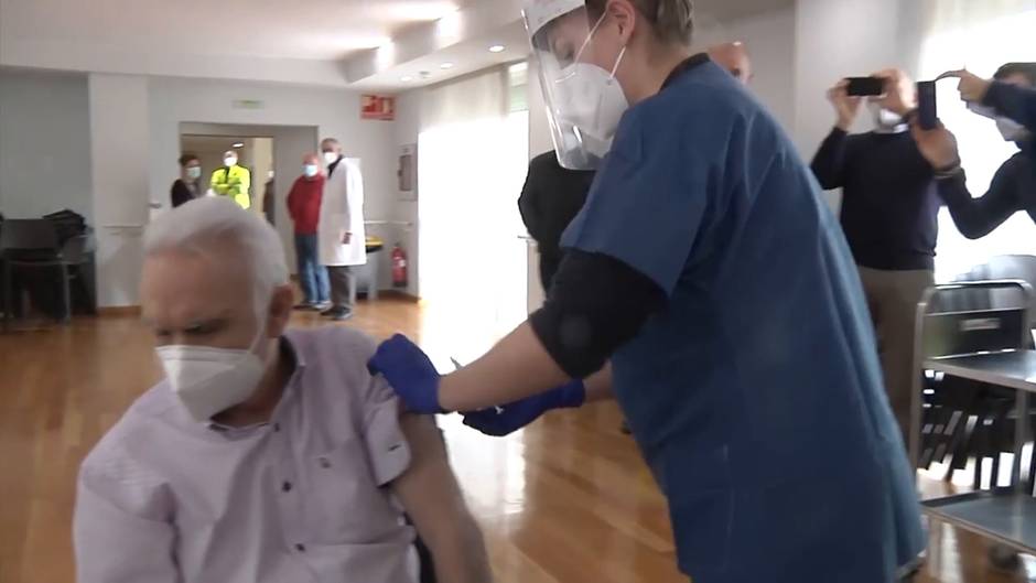 Francisco Guerrero, de 70 años, primer vacunado contra el Covid-19 en Navarra