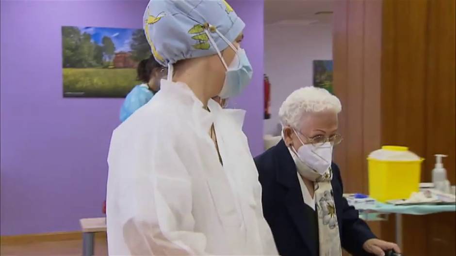 Ilusión y esperanza en los primeros vacunados