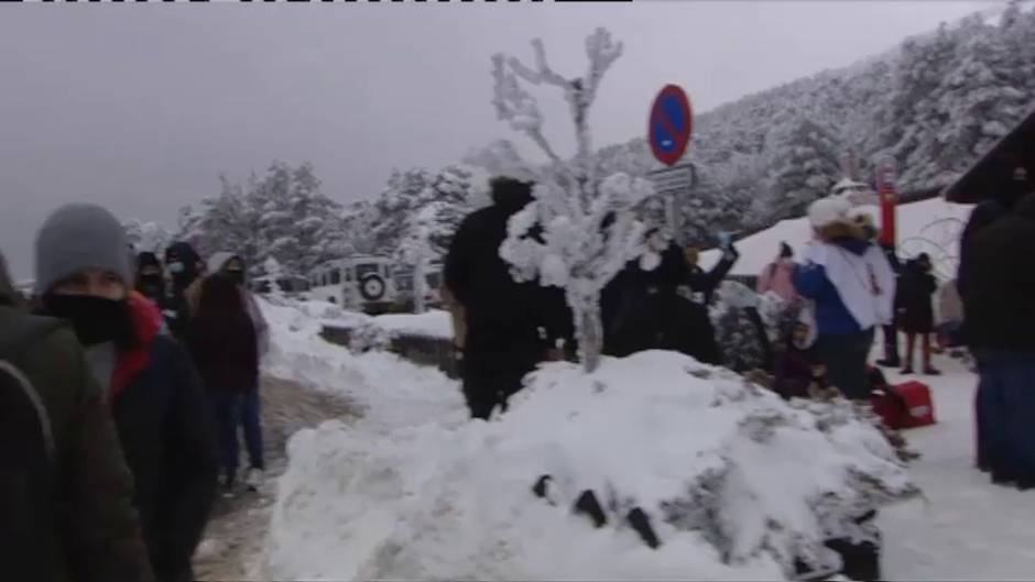 Se vuelven a cortar los accesos a la Sierra de Madrid por afluencia masiva