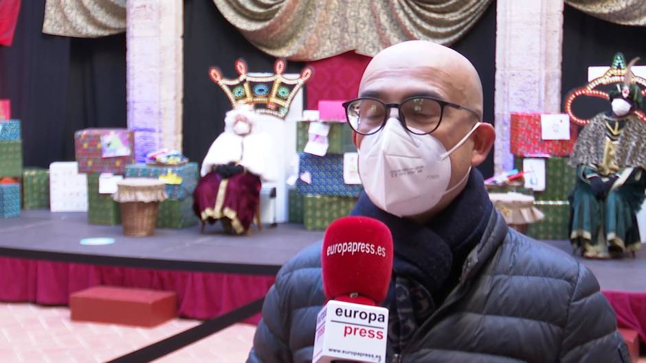 Los Reyes Magos visitan a los más pequeños de Alaquàs (Valencia)