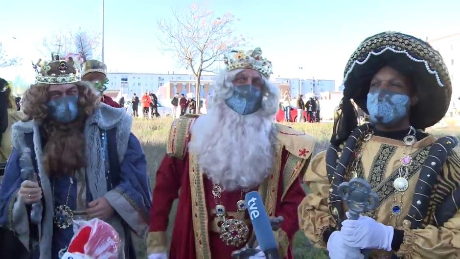 Los Reyes Magos transmiten su "cariño" a los niños de Cáceres