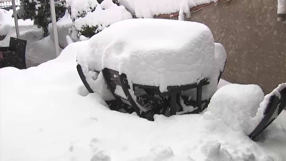 El temporal de nieve deja incomunicados a los vecinos de la localidad castellonense de El Toro