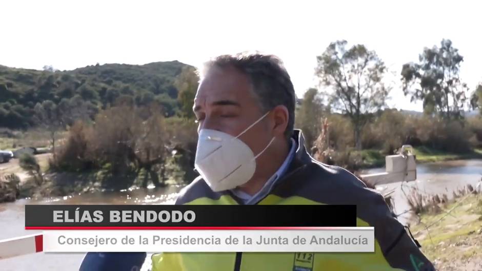 Bendodo visita las zonas afectadas por el temporal 'Filomena' en Mijas (Málaga)