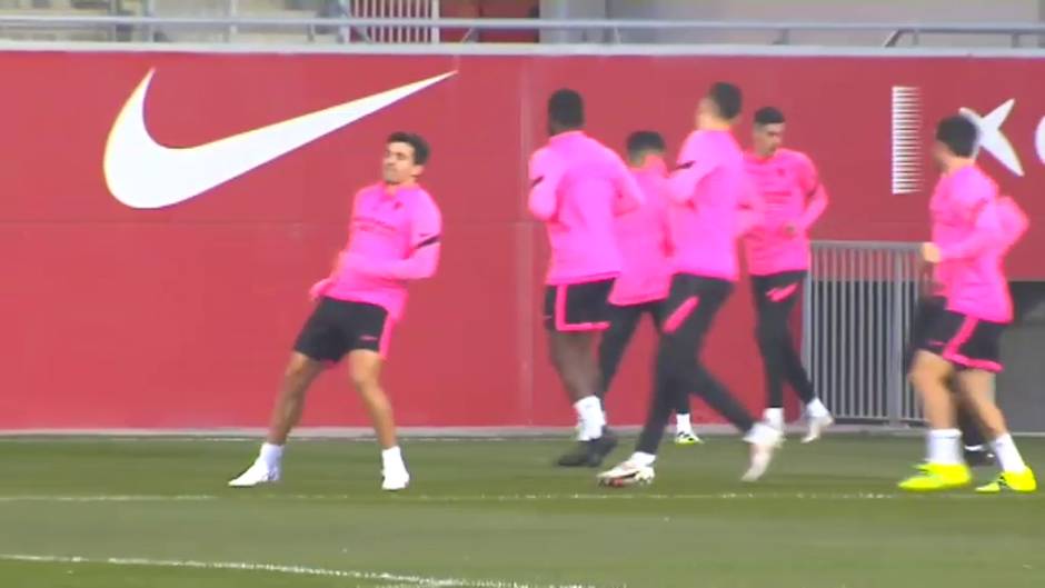 El Sevilla FC se ejercita en la tarde del lunes para viajar el martes a Vitoria