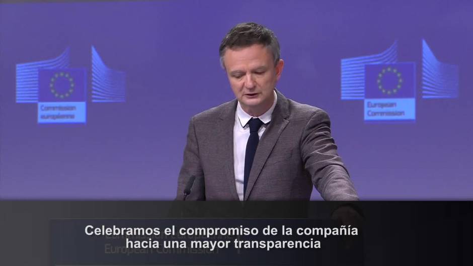 Bruselas publica contrato con AstraZeneca pero oculta precio y calendario