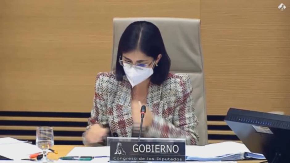 Darias defiende su integridad al frente del Ministerio de Sanidad