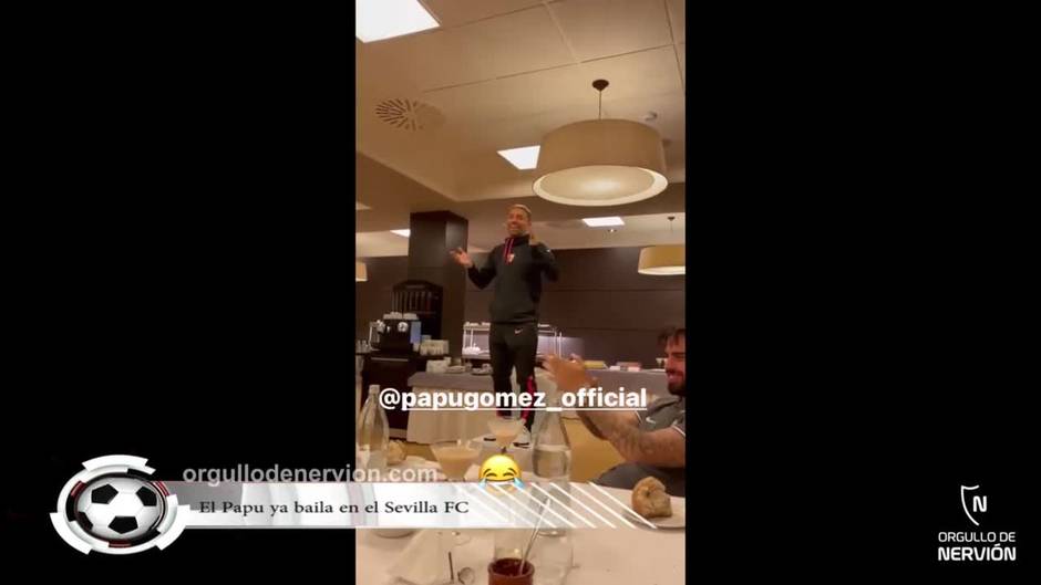 El Papu Gomez ya baila en la concentracion del Sevilla FC